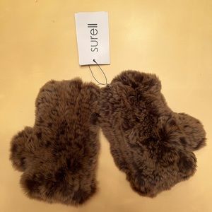 🧤NWT SURELL Rex Rabbit Fur
Mittens - Brand new, never used🧤